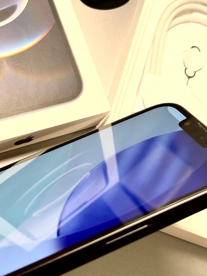 美品Apple iPhone 16e ブラック 本体 BT100% SIMフリー