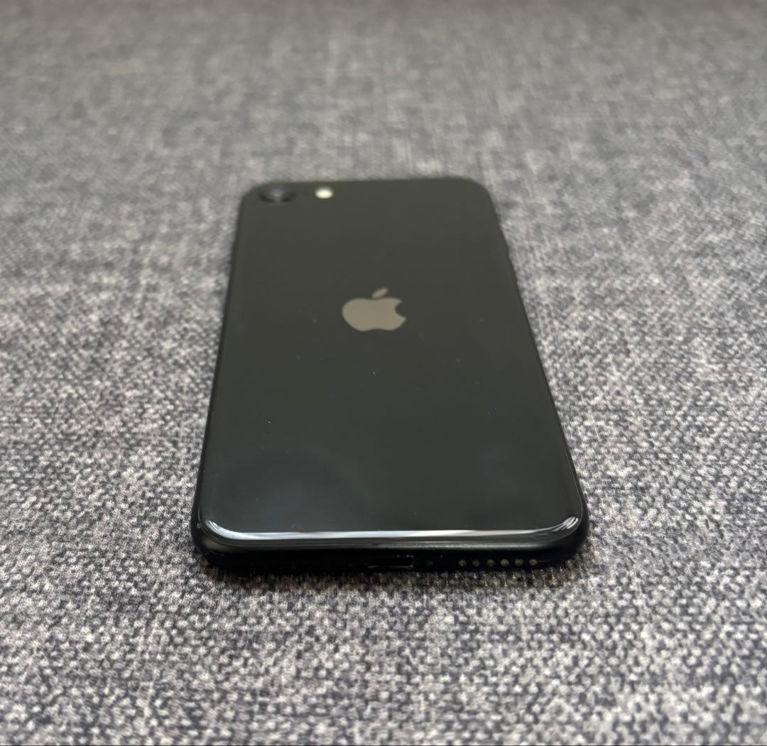 【中古】Apple iPhone SE (第2世代) ブラック 本体
