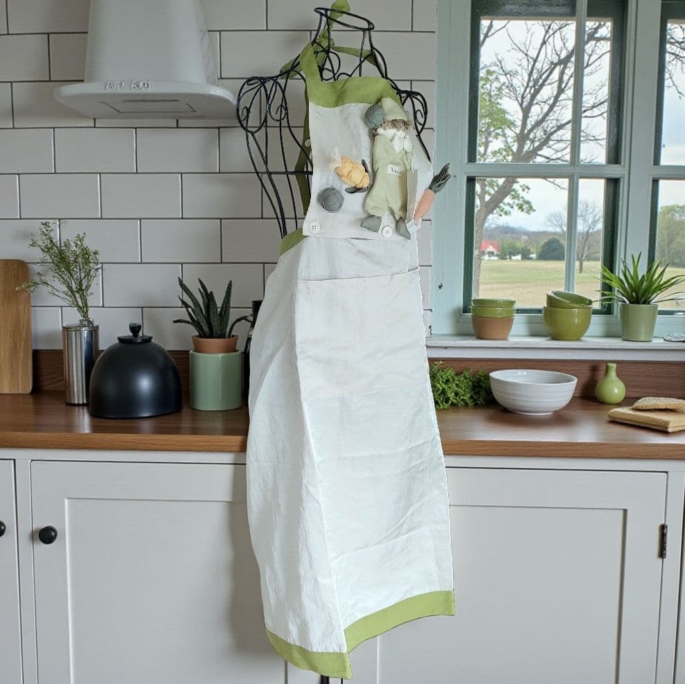 【新品未使用】Potechino さえら エプロン