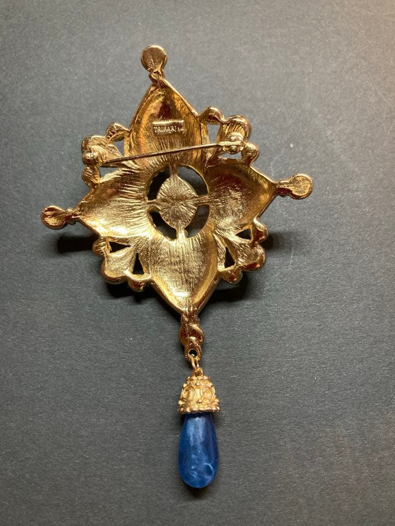 trifari ブローチ　美品