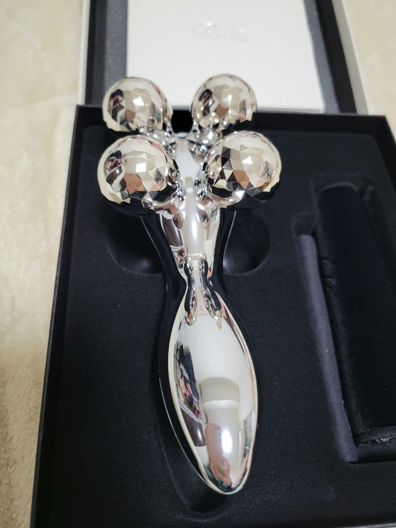 yui様　新品　リファ　フォーカラット　ReFa 4 CARAT　ショッパー付き