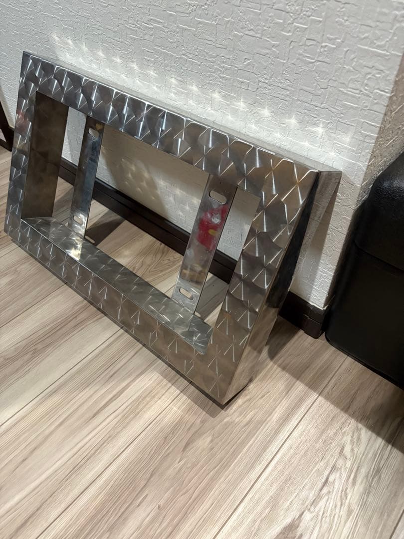 大型ナンバー枠　鱗