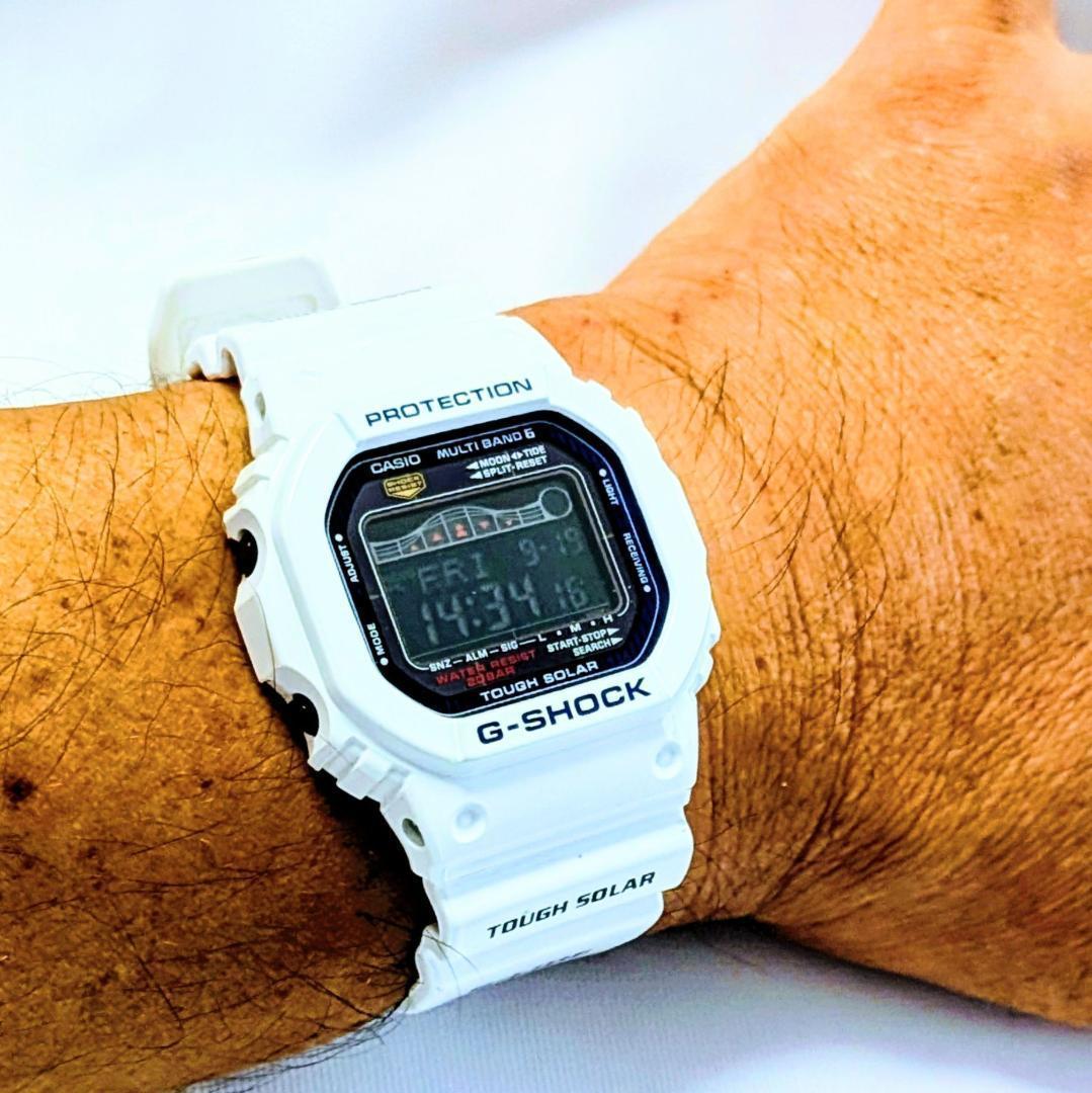 美品 CASIOメンズ腕時計Gショック白ホワイト電波ソーラ タイド＆ムーングラフ