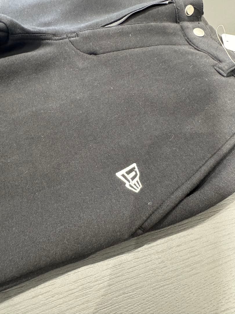 ま*ん様 【新品未使用】Mニューエラ ゴルフロングパンツ テックスウェットテーパ