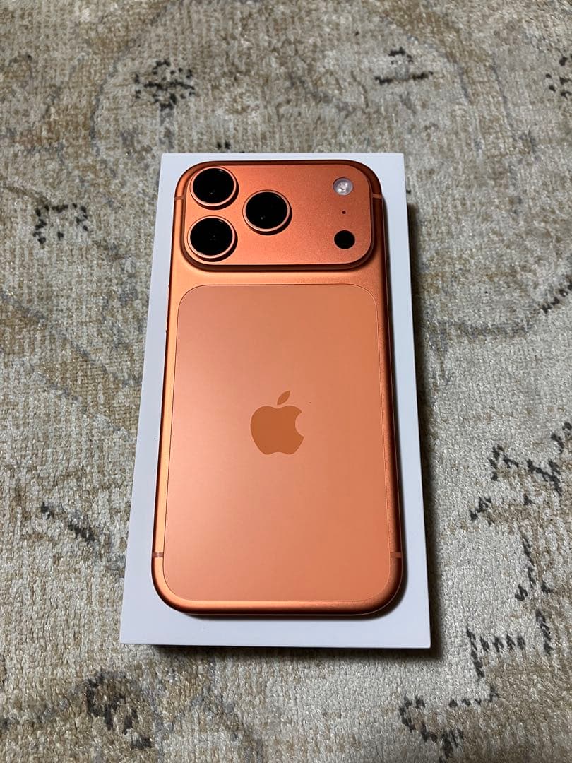 曜朱　iPhone 17 Pro 256GB コズミックオレンジ