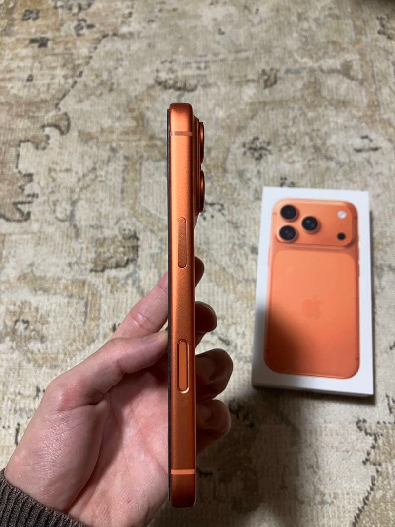 曜朱　iPhone 17 Pro 256GB コズミックオレンジ