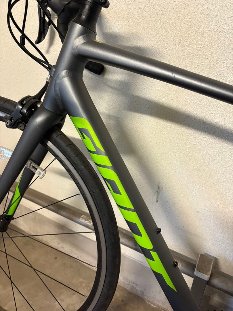 Giant contend 2 ロードバイク マットグレー×ライムグリーン