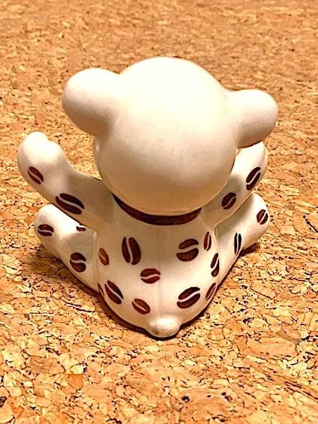 ★トリニ ポーリッシュポタリー コーヒー豆 リボン くま 置物★ポーランド 陶器