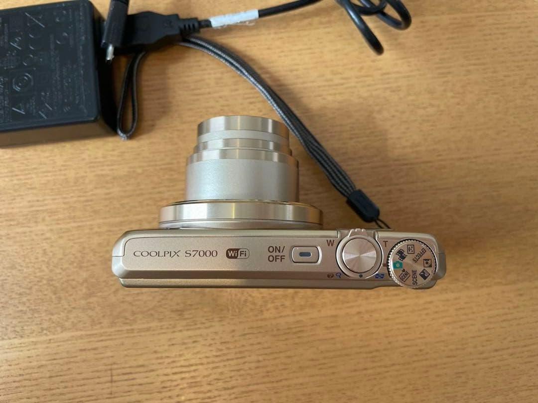 Nikon (ニコン)COOLPIX S7000 20倍ズームコンパクトデジカメ