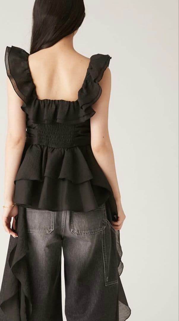 LILY BROWNリリーブラウンペプラムフリルトップス