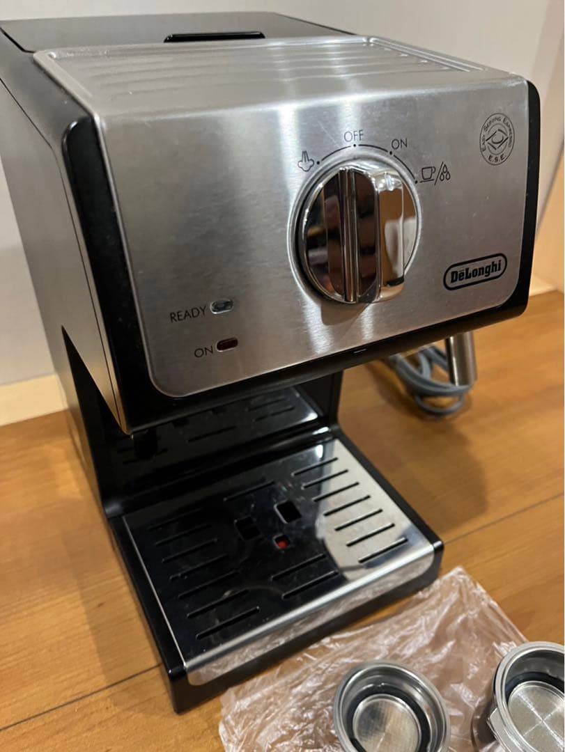 デロンギ　エスプレッソ・カプチーノメーカー ECP3220J-BK