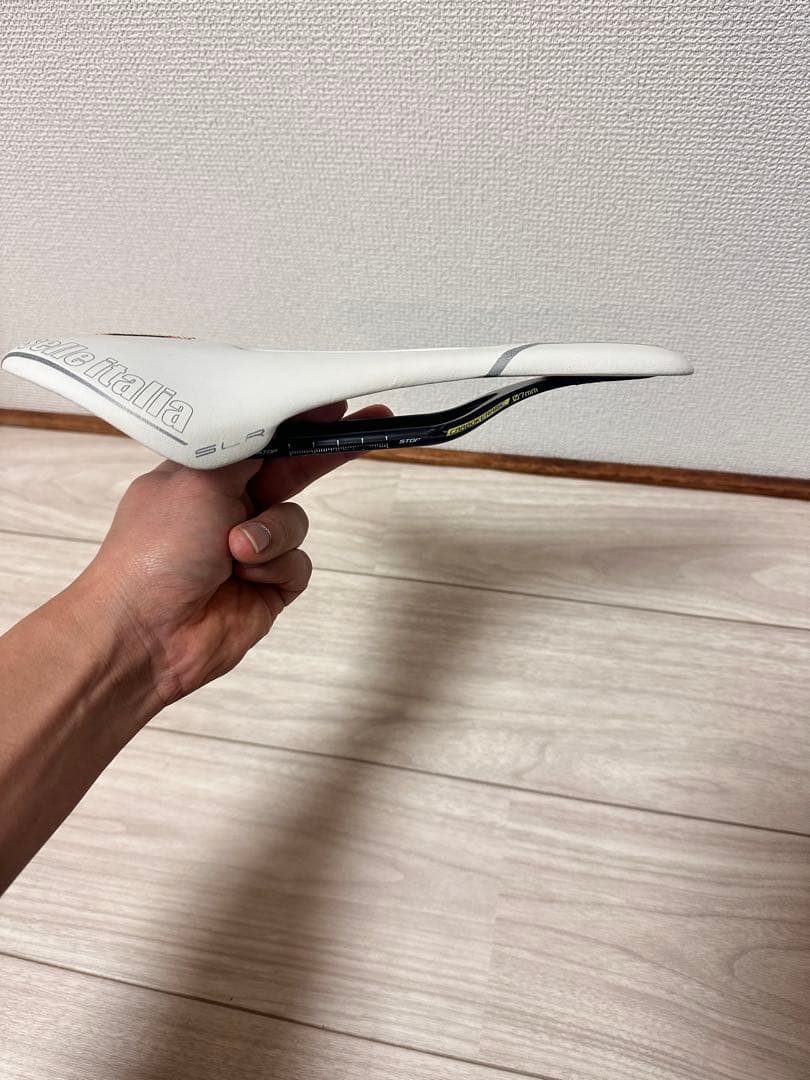 Selle Italia SLR Carbon サドル 142mm
