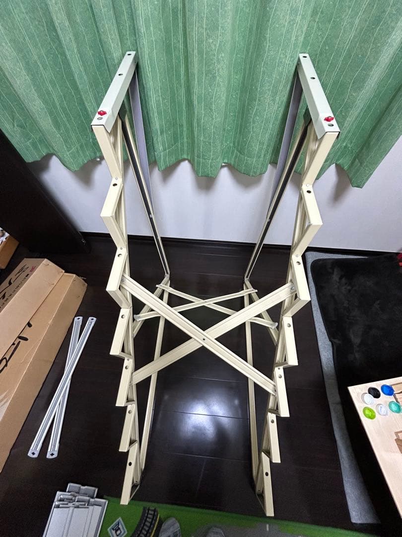 ひな壇 ホワイト 赤い刺繍布付き