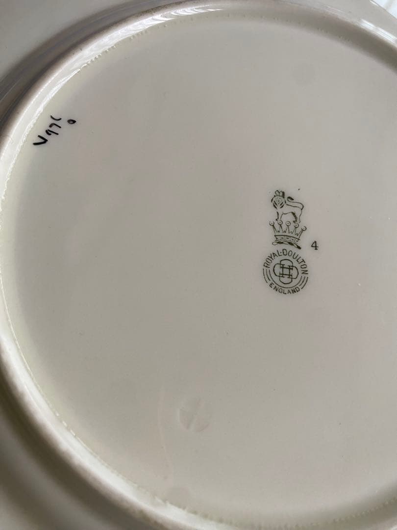 ロイヤルドルトン　プレート　一枚