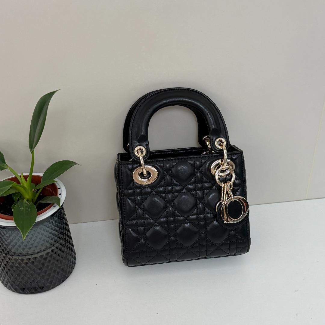 極美品 ブラック レザー ショルダーバッグ~