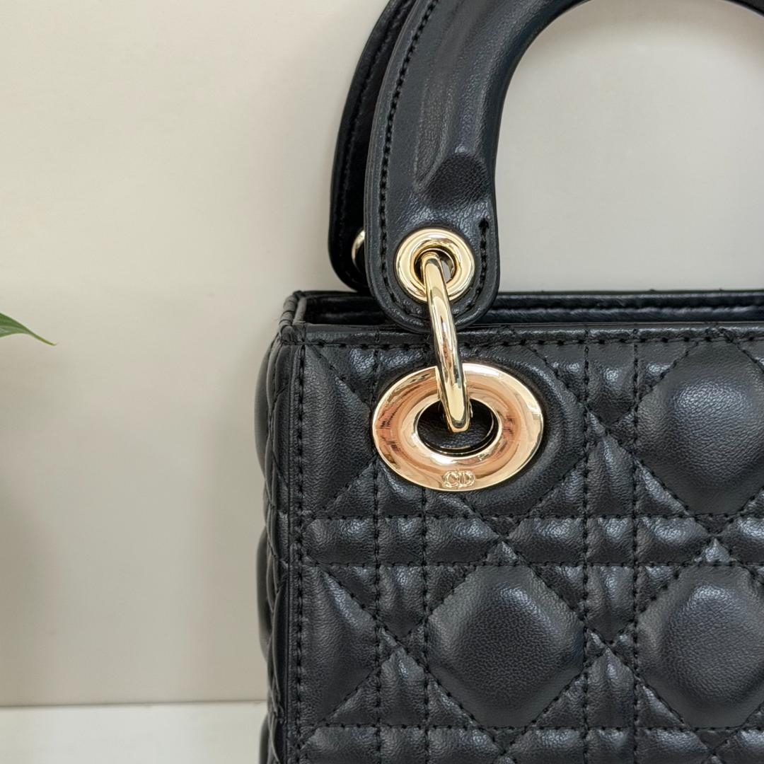 極美品 ブラック レザー ショルダーバッグ~