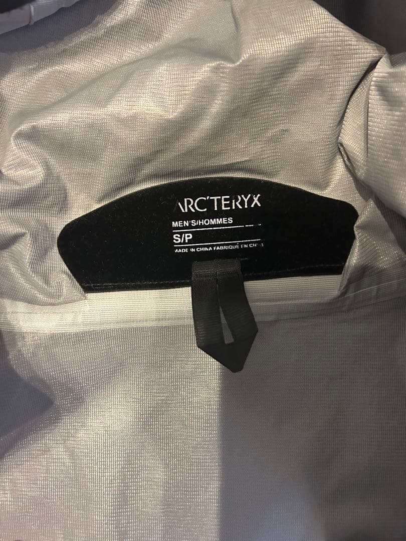 ARC'TERYX フード付きナイロンジャケット S ブラック