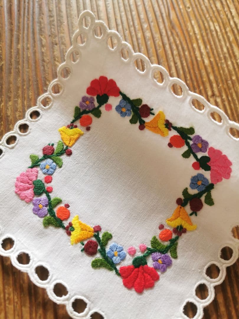 アンティーク カロチャ刺繍 スカラップアイレット ドイリー ２枚ペアセット