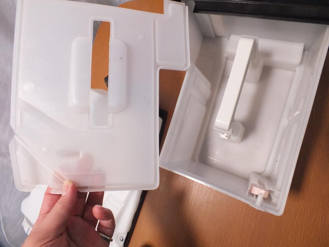 シャープ 除加湿空気清浄機 KC-HD70-W　2021年　484K〇