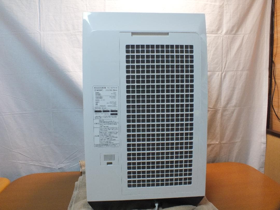 シャープ 除加湿空気清浄機 KC-HD70-W　2021年　484K〇