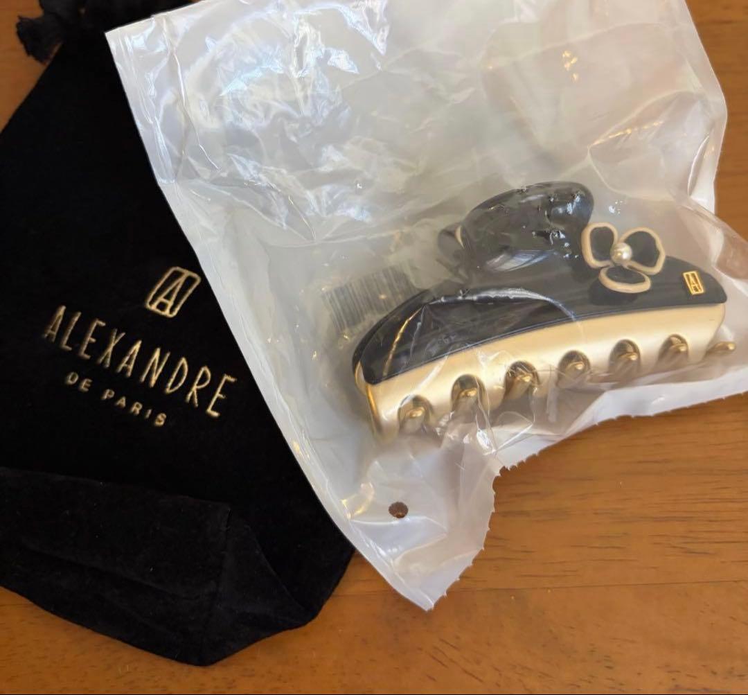 アレクサンドルドゥパリ　ヘアクリップ　カメリア　7.5 cm 新品未使用