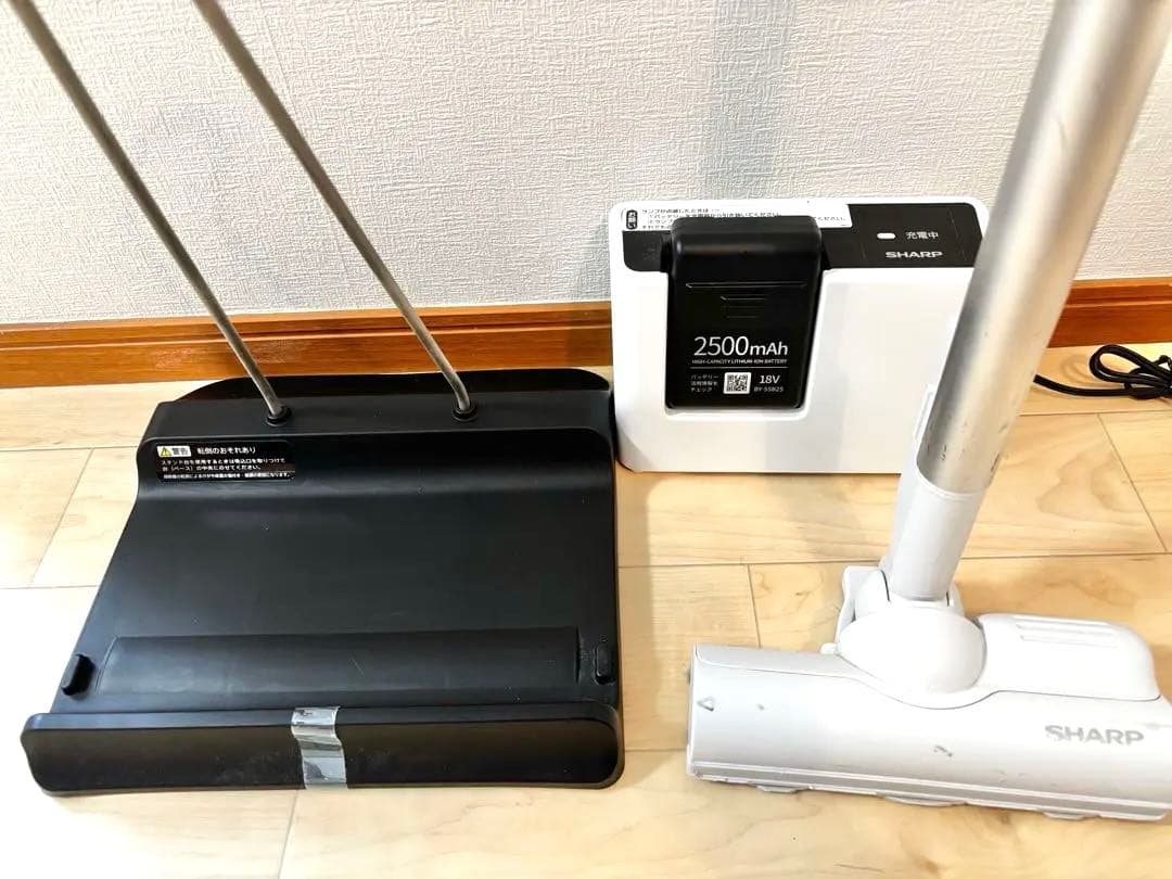 2023年製 SHARP コードレススティック掃除機 EC-AR8