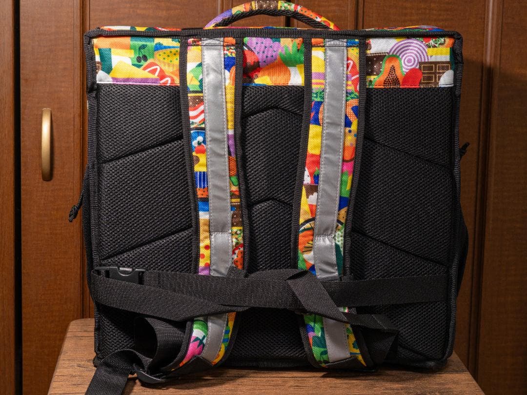 【美品】Uber Eats 海外モデル アーティストデザイン デザイナーバッグ