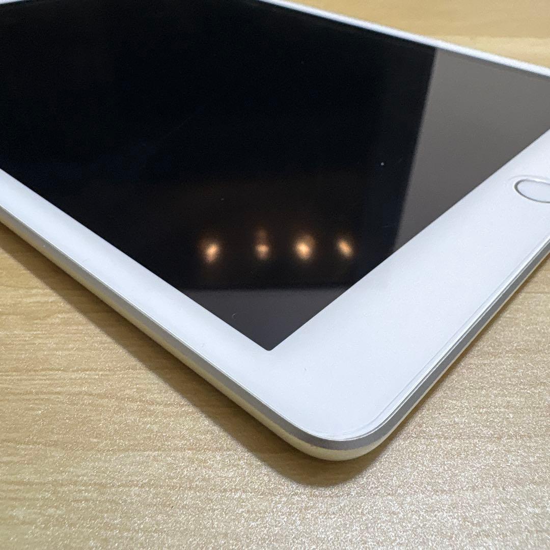 Apple iPad シルバー 10.2インチ＿無料フィルム付き