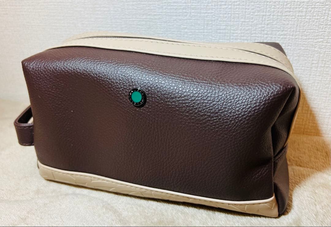 エミレーツ航空　ファーストクラス　ブルガリポーチ　アメニティ　レジェンメコブラー