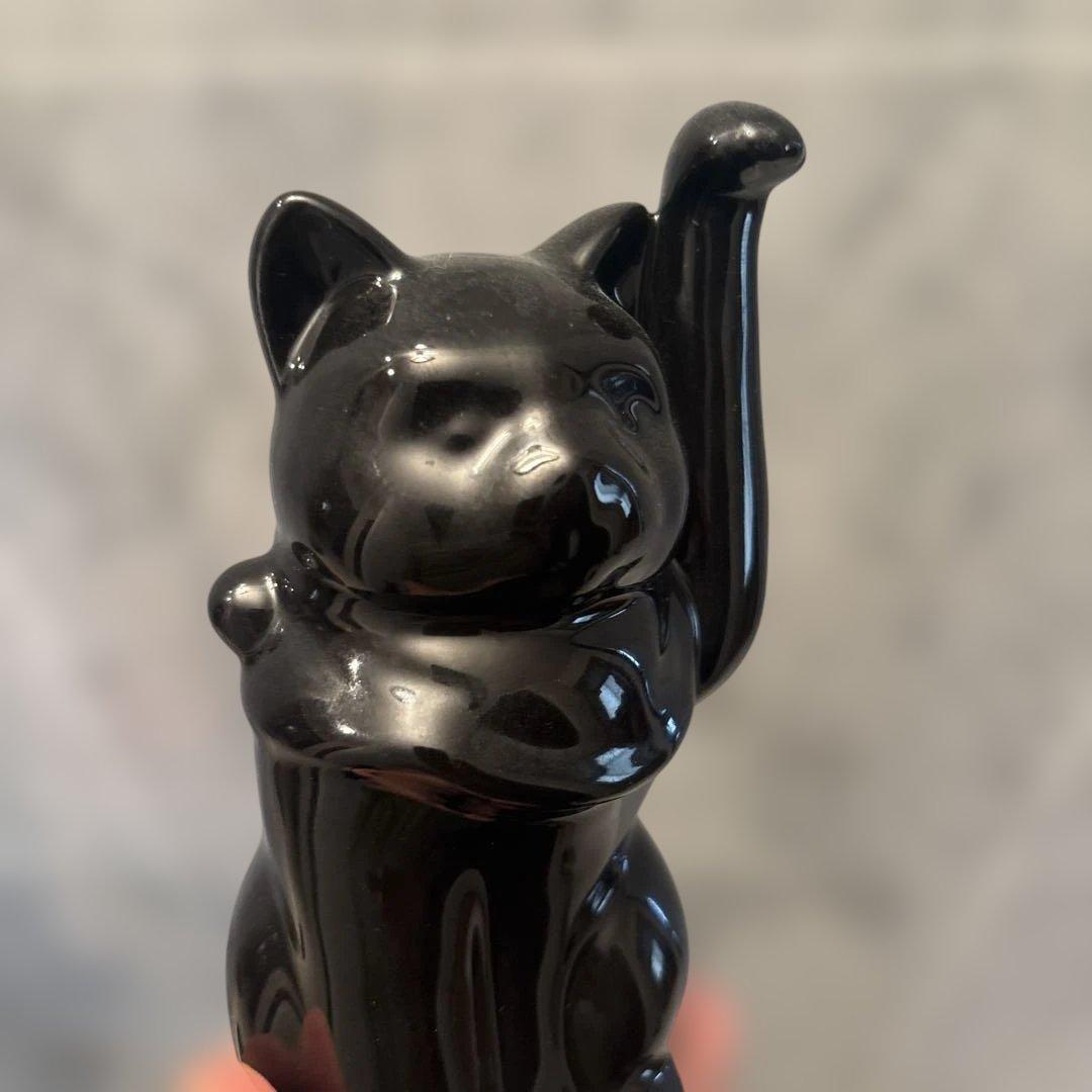 1980年代　雰囲気抜群でスリムな体型の黒猫招き猫