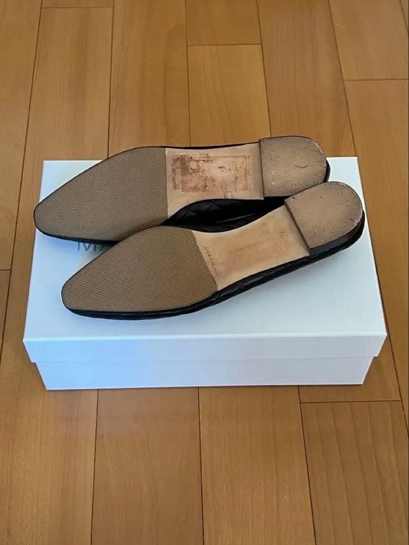 MANOLO BLAHNIK ブラックフラットシューズ