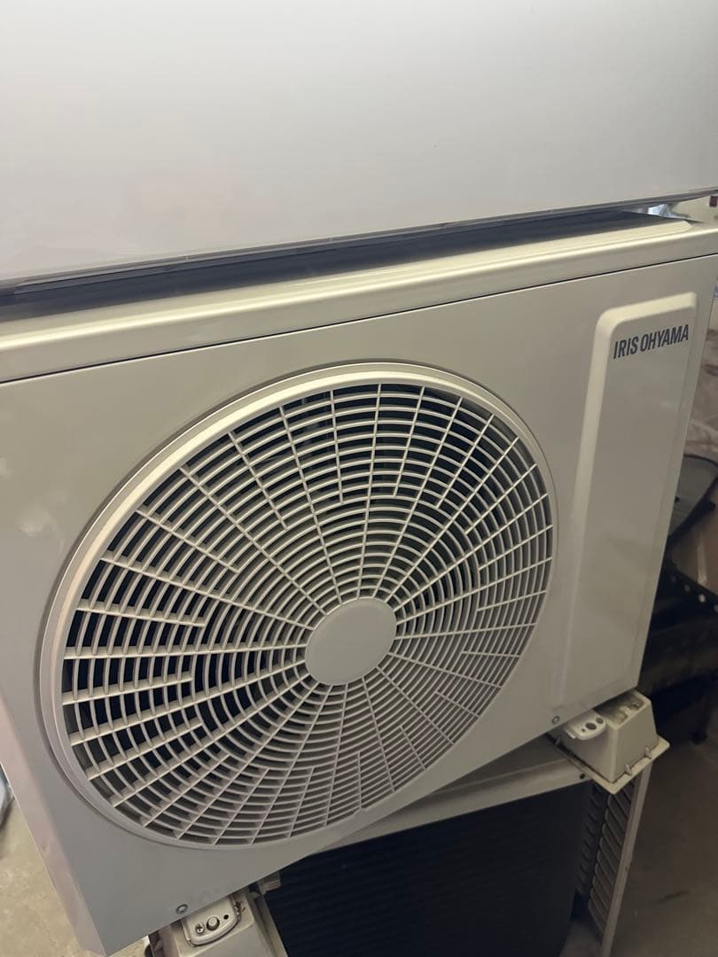 アイリスオーヤマのルームエアコン室外ユニット「IHR-2209G」 2025年