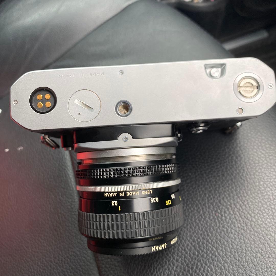 Nikon FM フィルムカメラ + NIKKOR 35mm f/2.8 レンズ