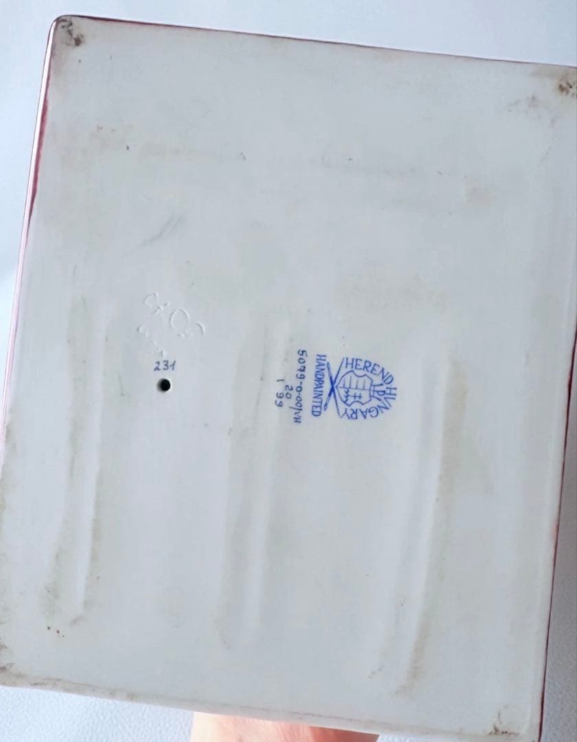 herend hvngary 梟　 ヘレンド 本の上の梟　赤色の鱗模様