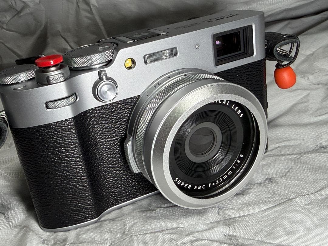 極美品 FUJIFILM X100VI シルバー 別売りアクセサリー多数