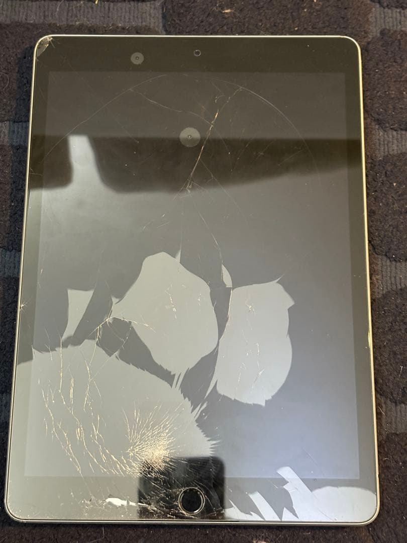 画面割れジャンク品 iPad 第9世代 Wi-Fiモデル A2602 64gb