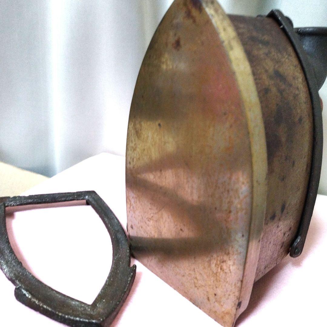 〘明治〜昭和レトロ〙炭火（備長炭付）アイロン本体 ＆置台付木製ハンドル式