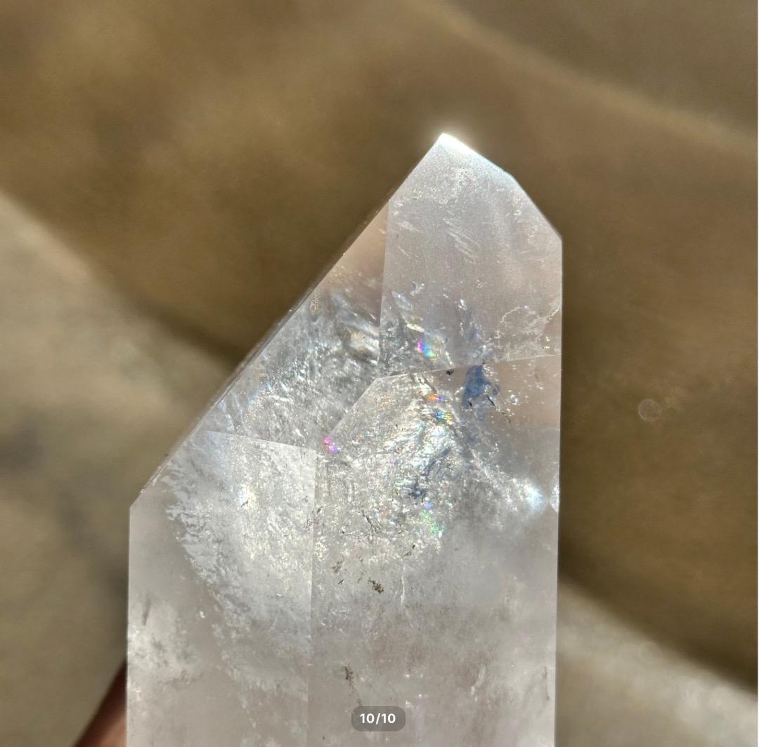 1.7kg虹入り 【水晶　ポイント】 Rainbow Rock Crystal