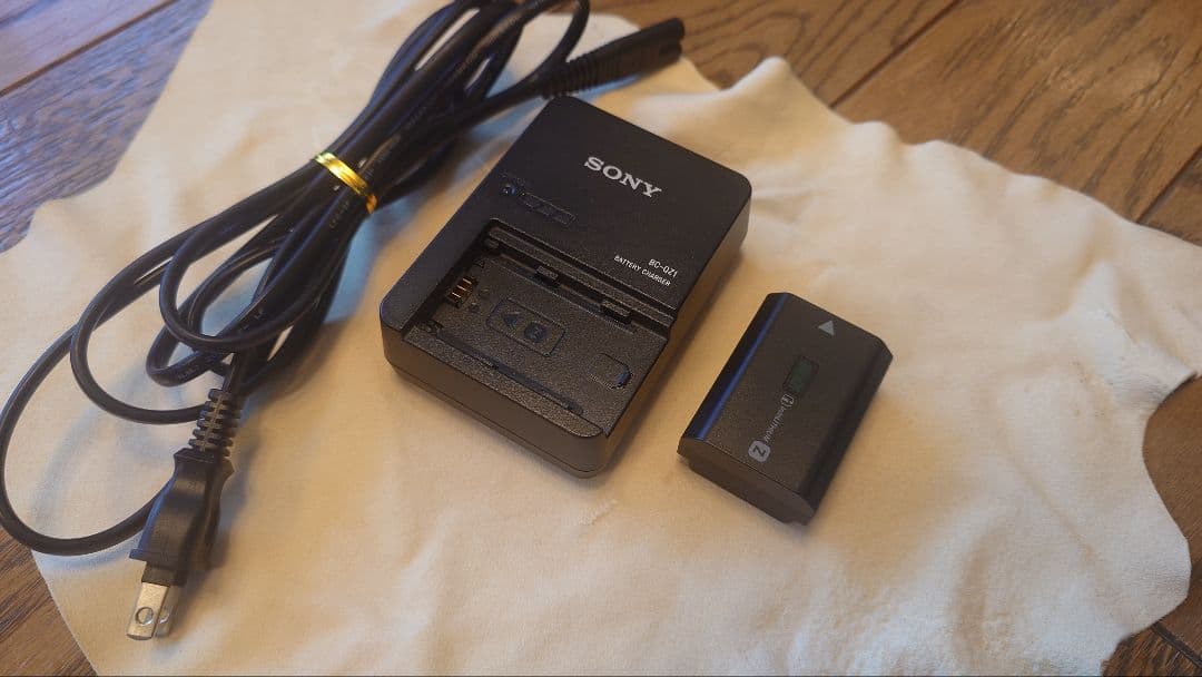 α7cⅱ 本体一式＋Smallrig 　今だけ純正未使用バッテリーと充電器付き