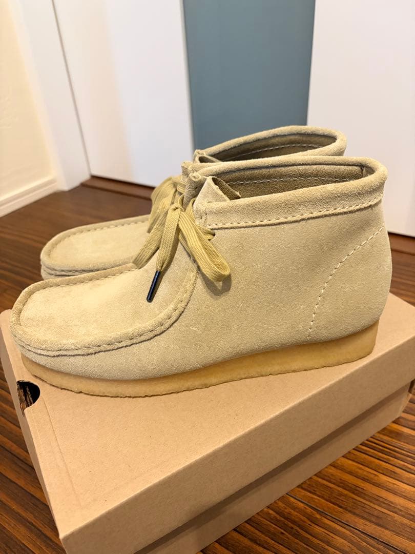 靴 Clarks Wallabee Boot Maple Suede