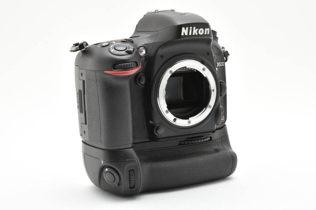 ■ 美品 ■ ニコン　Nikon D600 ボディ + MB-D14