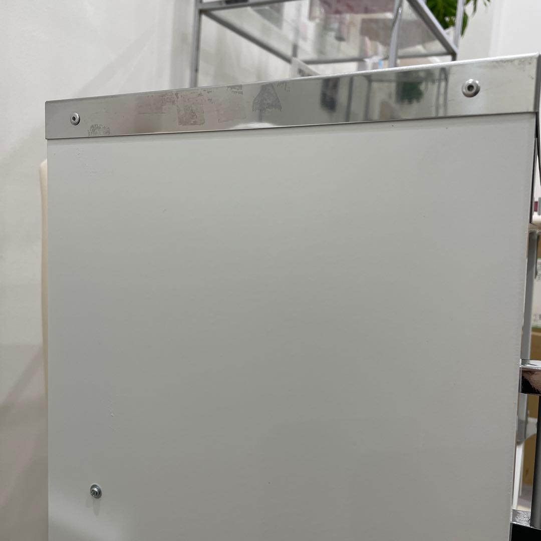 殺菌灯付保管庫　殺菌庫