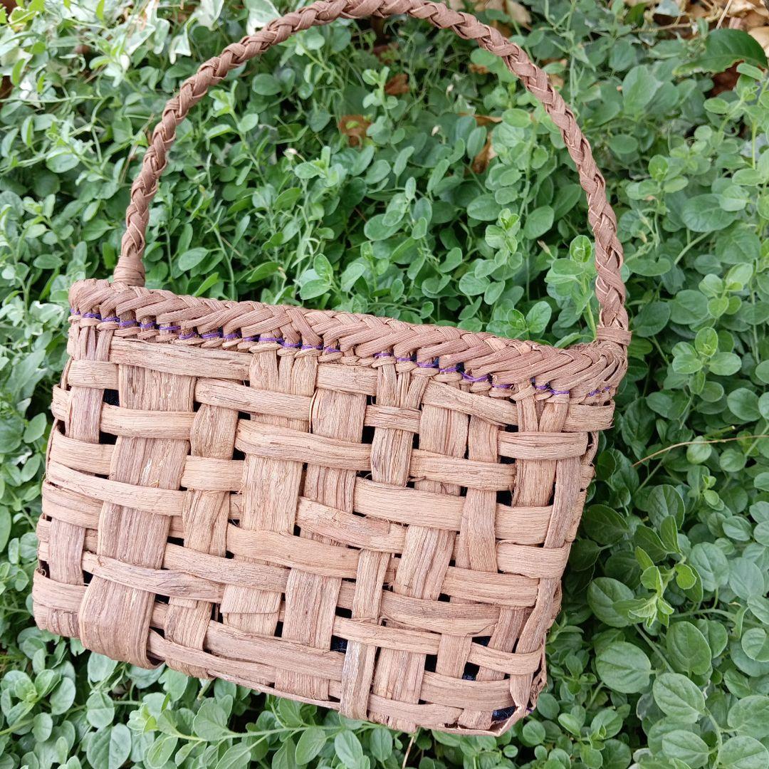 山葡萄籠　四角籠