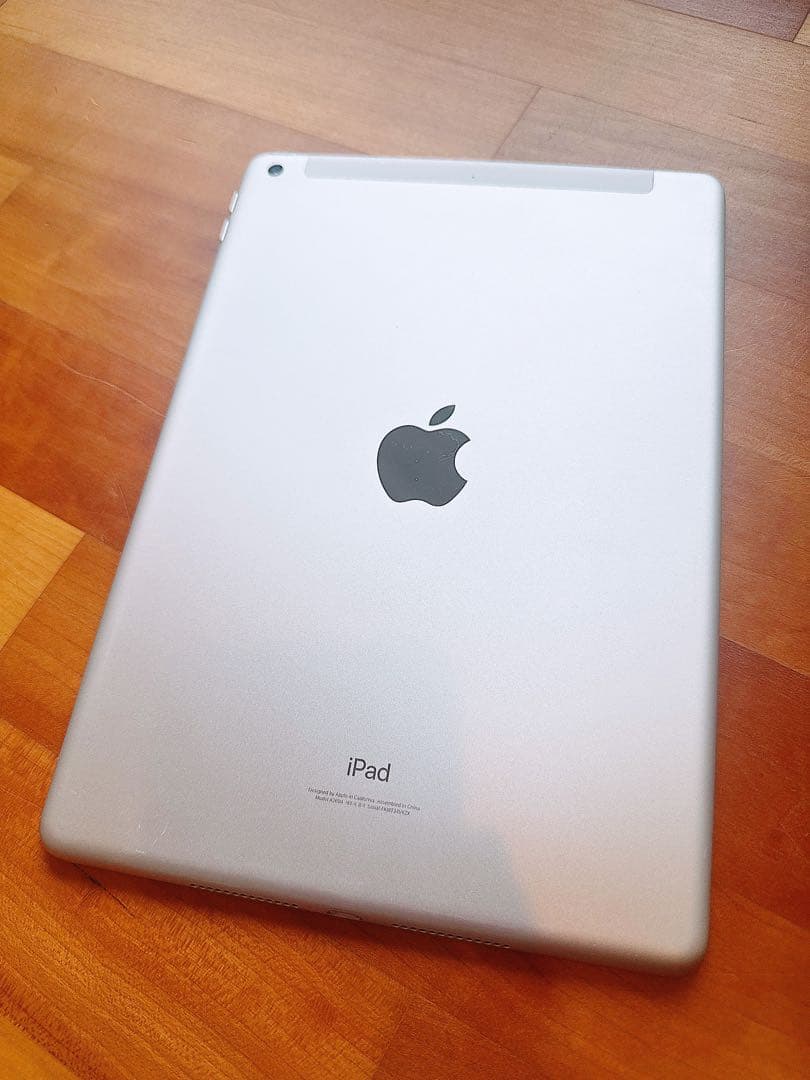 iPad(第9世代)　256GB　シルバー　Wi-Fi + Cellular