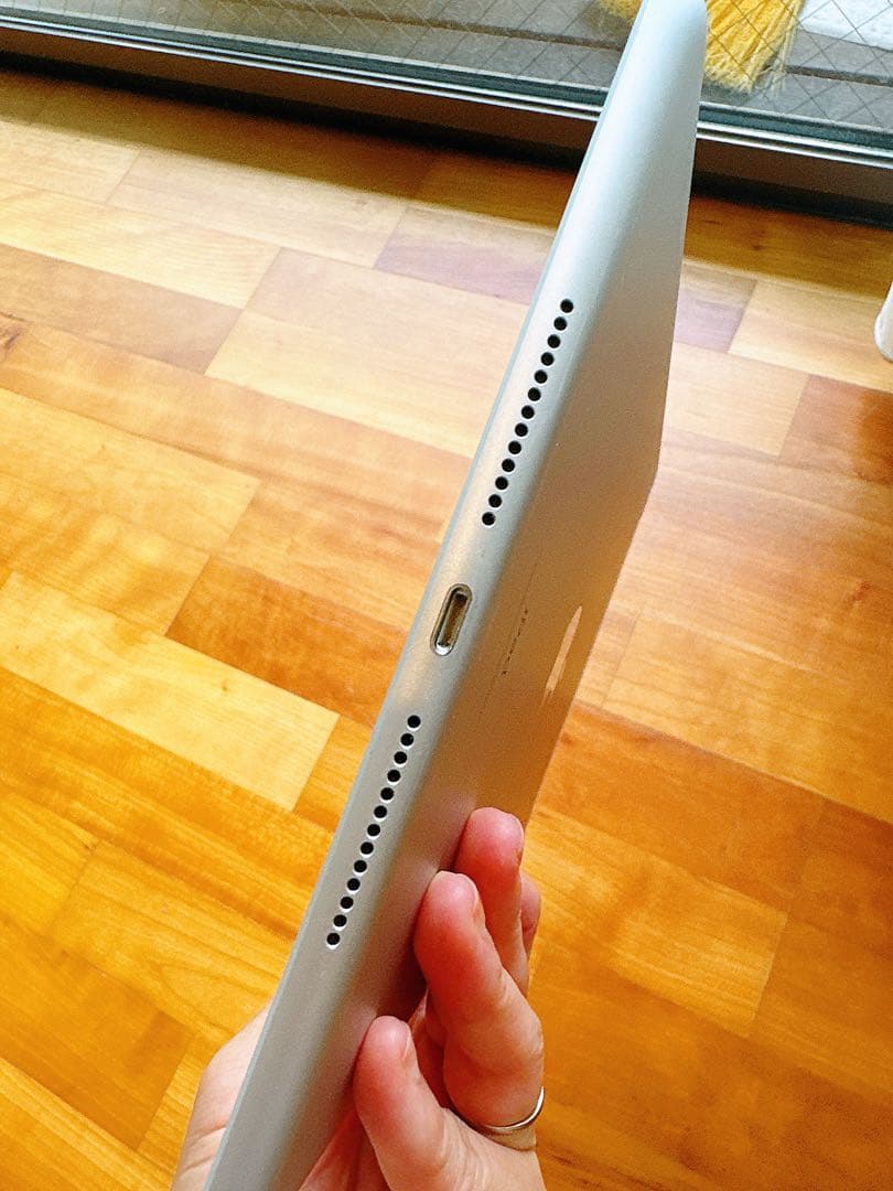 iPad(第9世代)　256GB　シルバー　Wi-Fi + Cellular