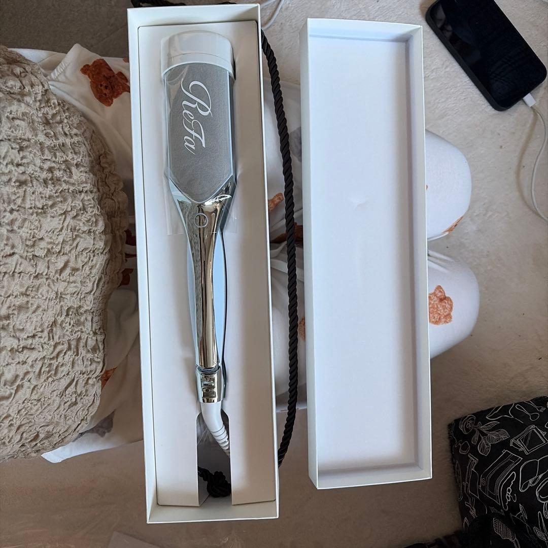 リファReFa パワーストレートアイロンプロ 新品 ホワイト　保証書付き