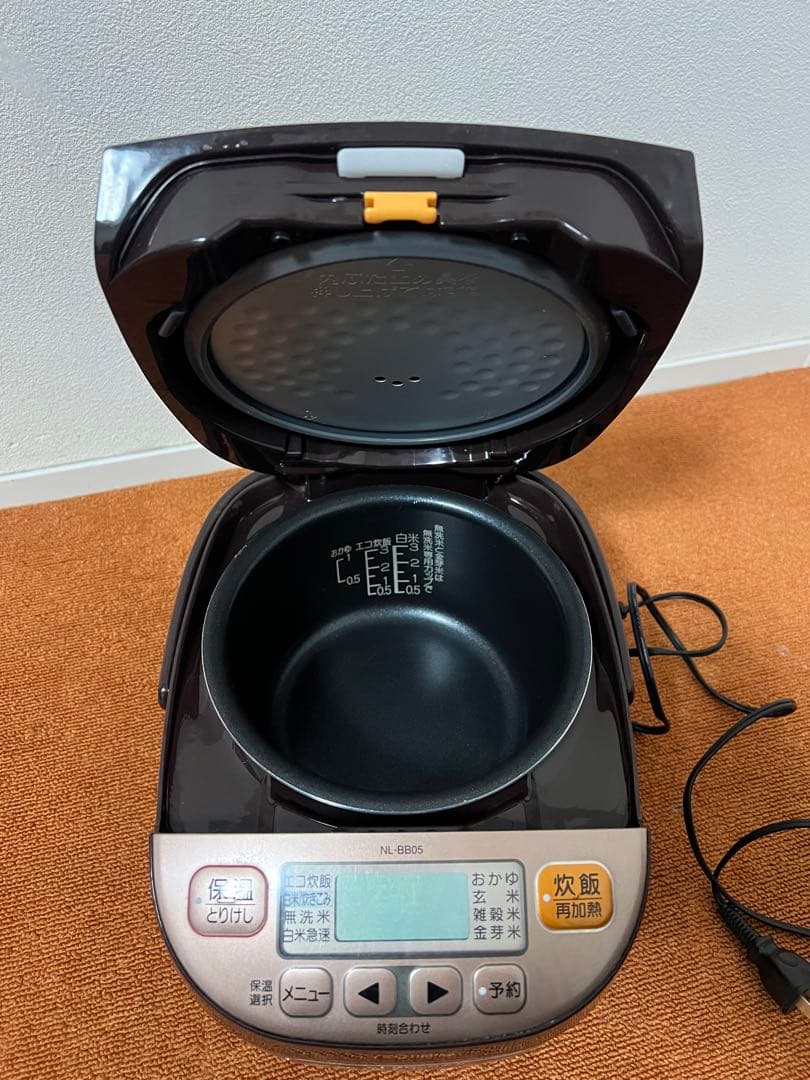 美品 ZOJIRUSHIマイコン式炊飯器・炊飯器・炊飯ジャー・極め炊き・3合炊き