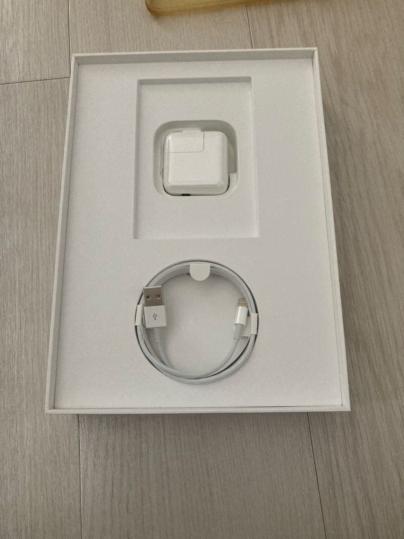 Apple iPad 第6世代 グレー　32GB