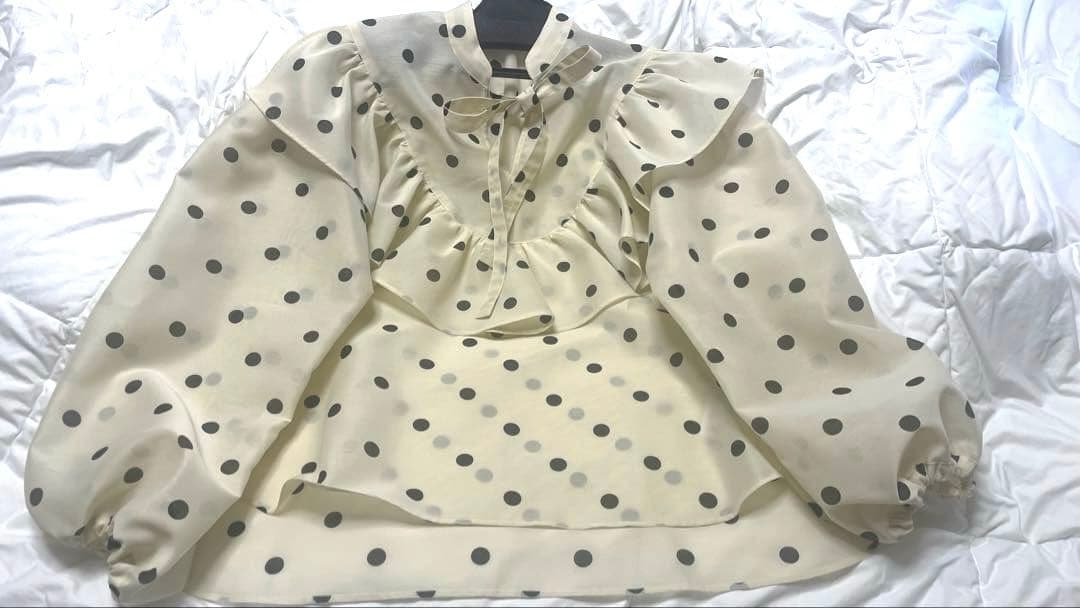 seventen セブンテン アイボリー ドットフリルブラウス