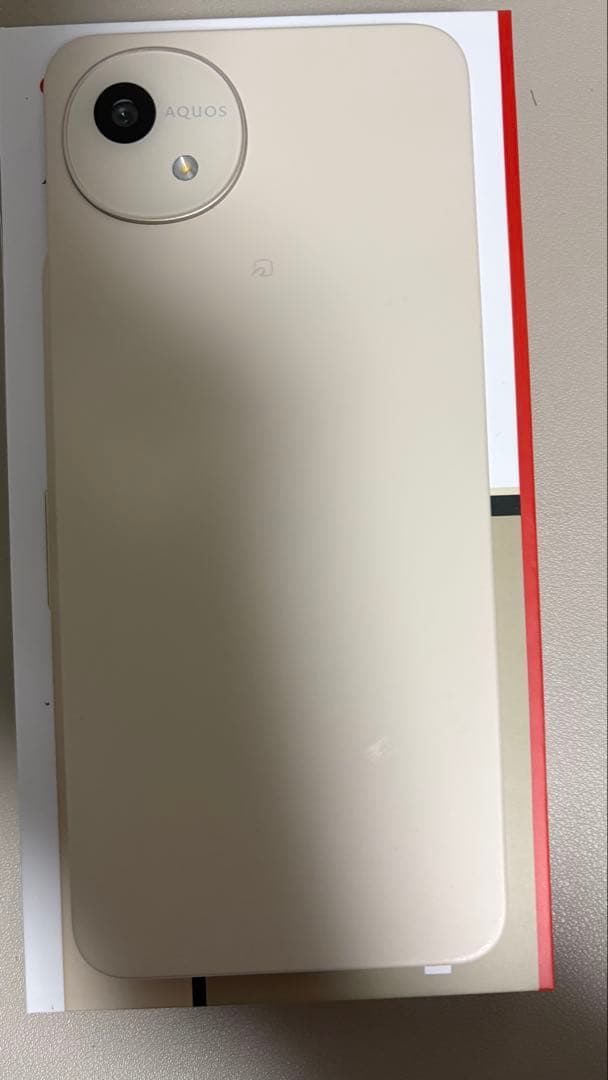 docomo AQUOS wish 4 ベージュ　美品